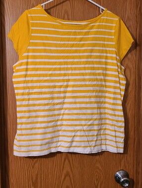 Liz Claiborne Yellow and White Striped Tee Large